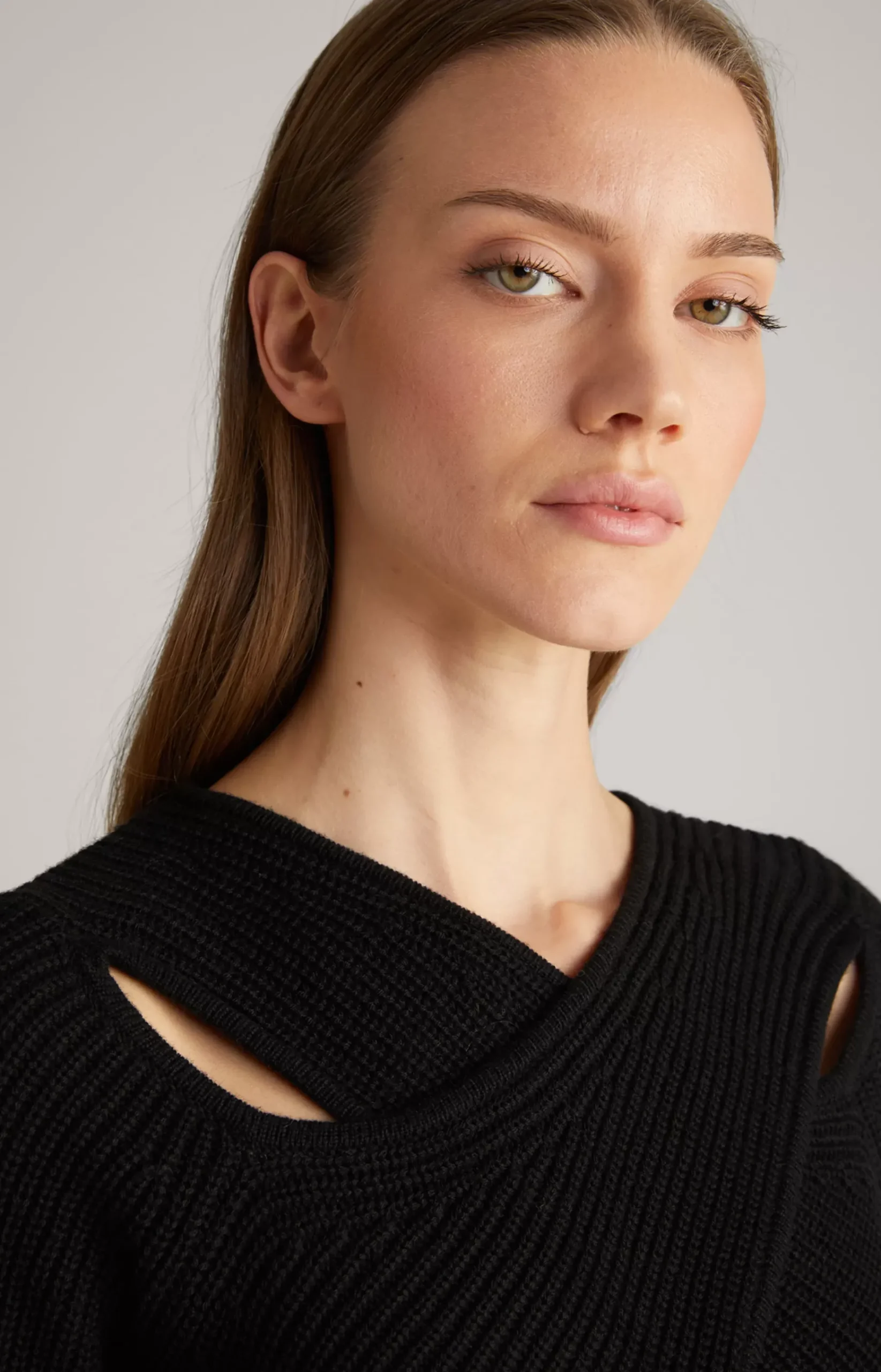 Knitted Pullover in Black
