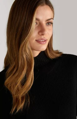 Knitted Pullover in Black