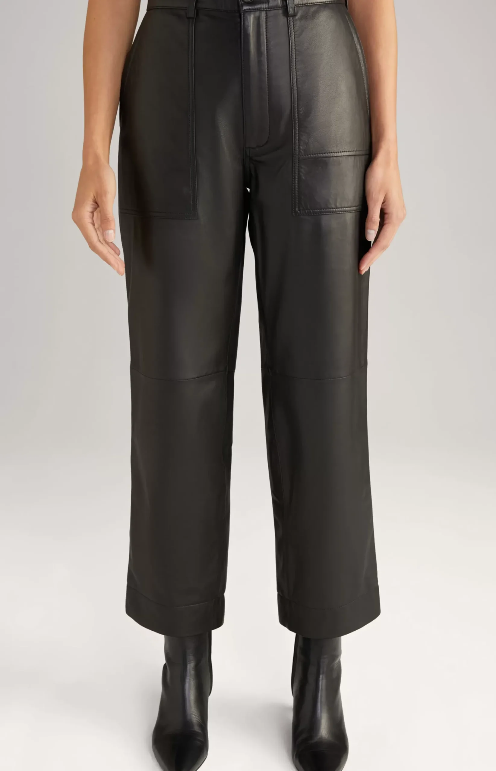 Leather Trousers in Black