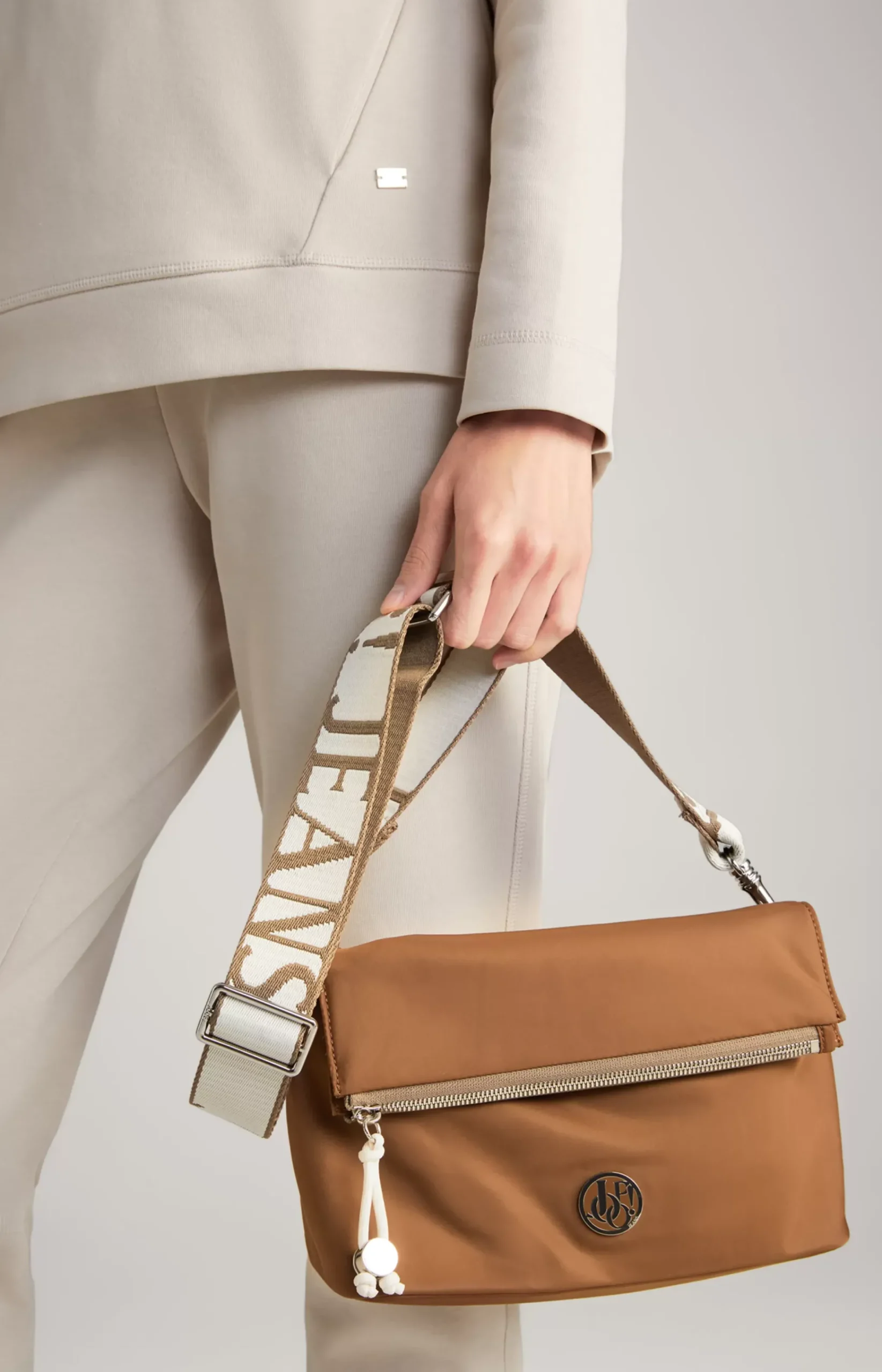 Lietissimo Lani Shoulder Bag in Brown