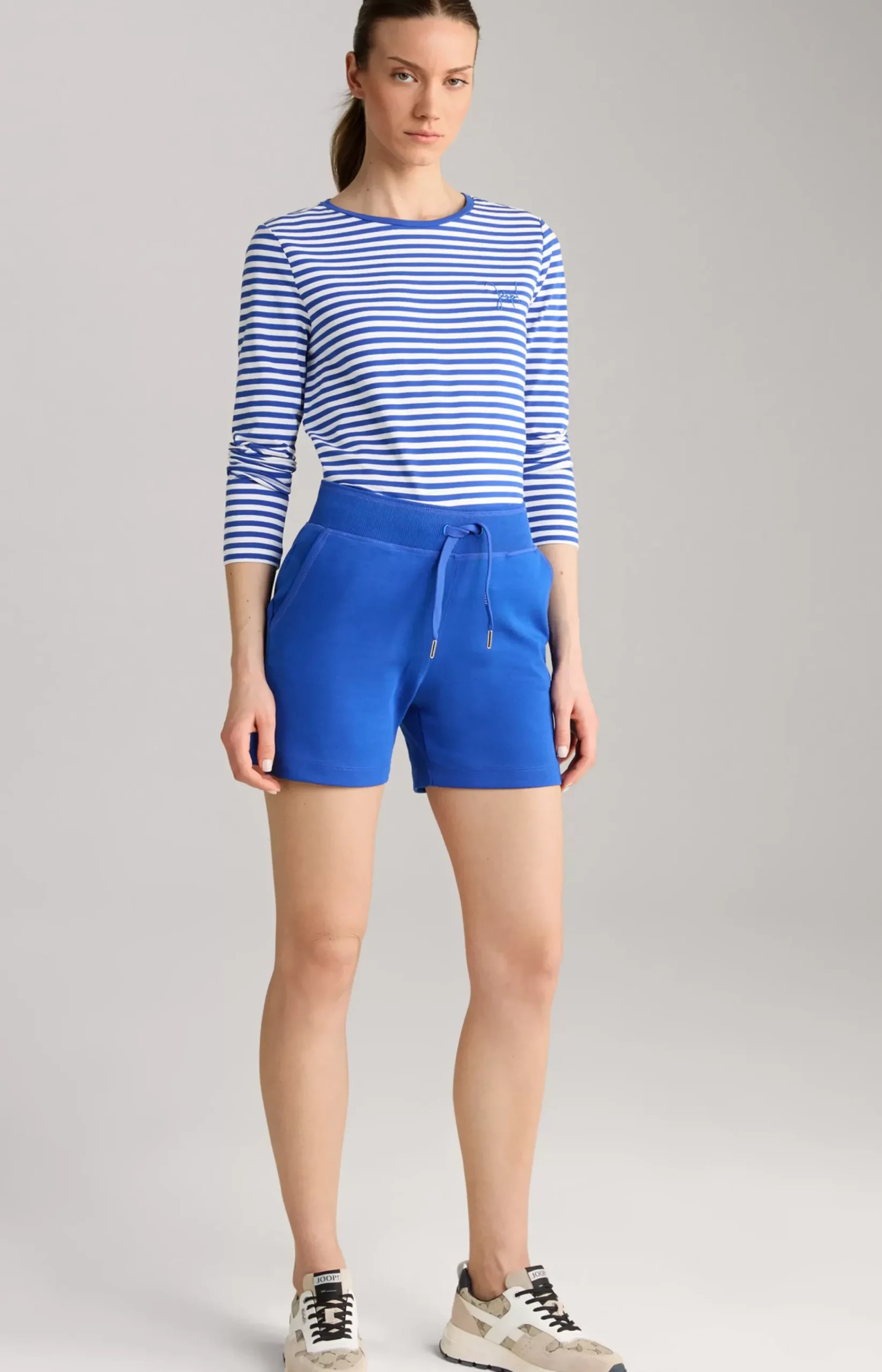 Long-sleeved Shirt in Blue/White Stripes