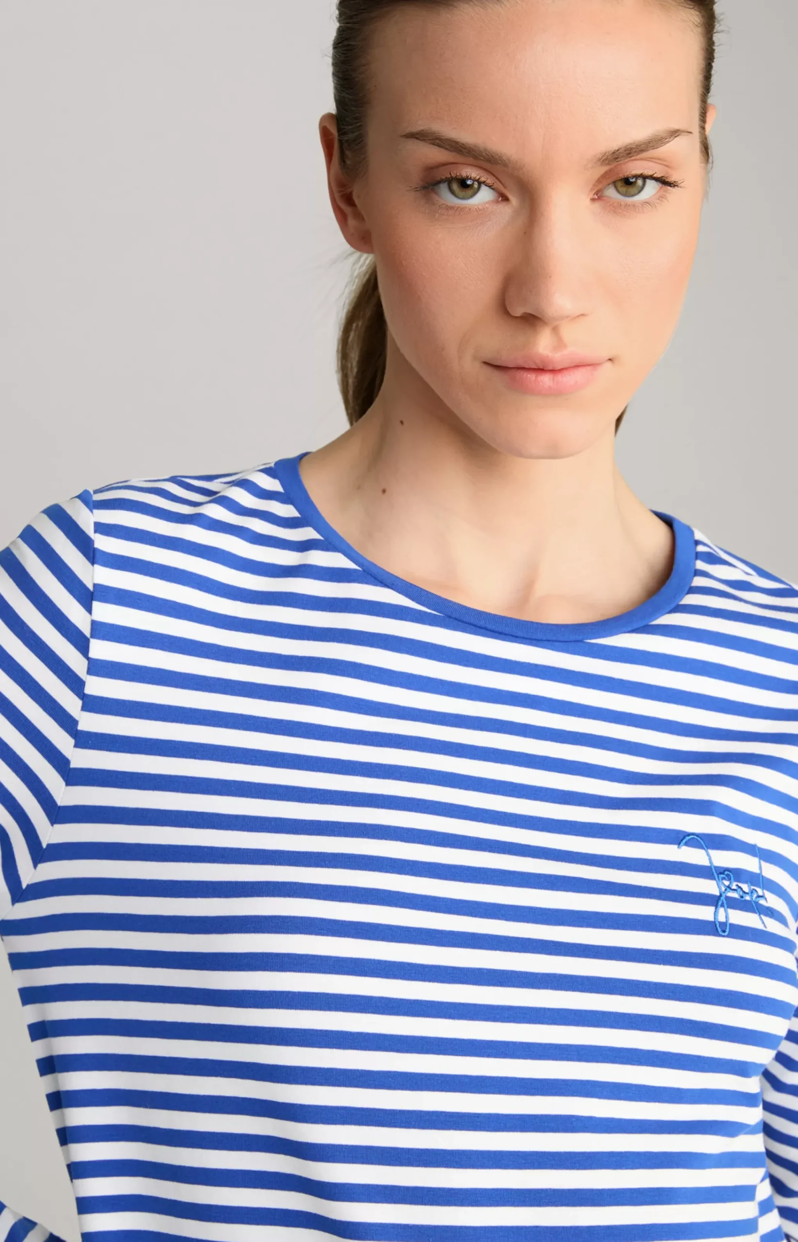 Long-sleeved Shirt in Blue/White Stripes