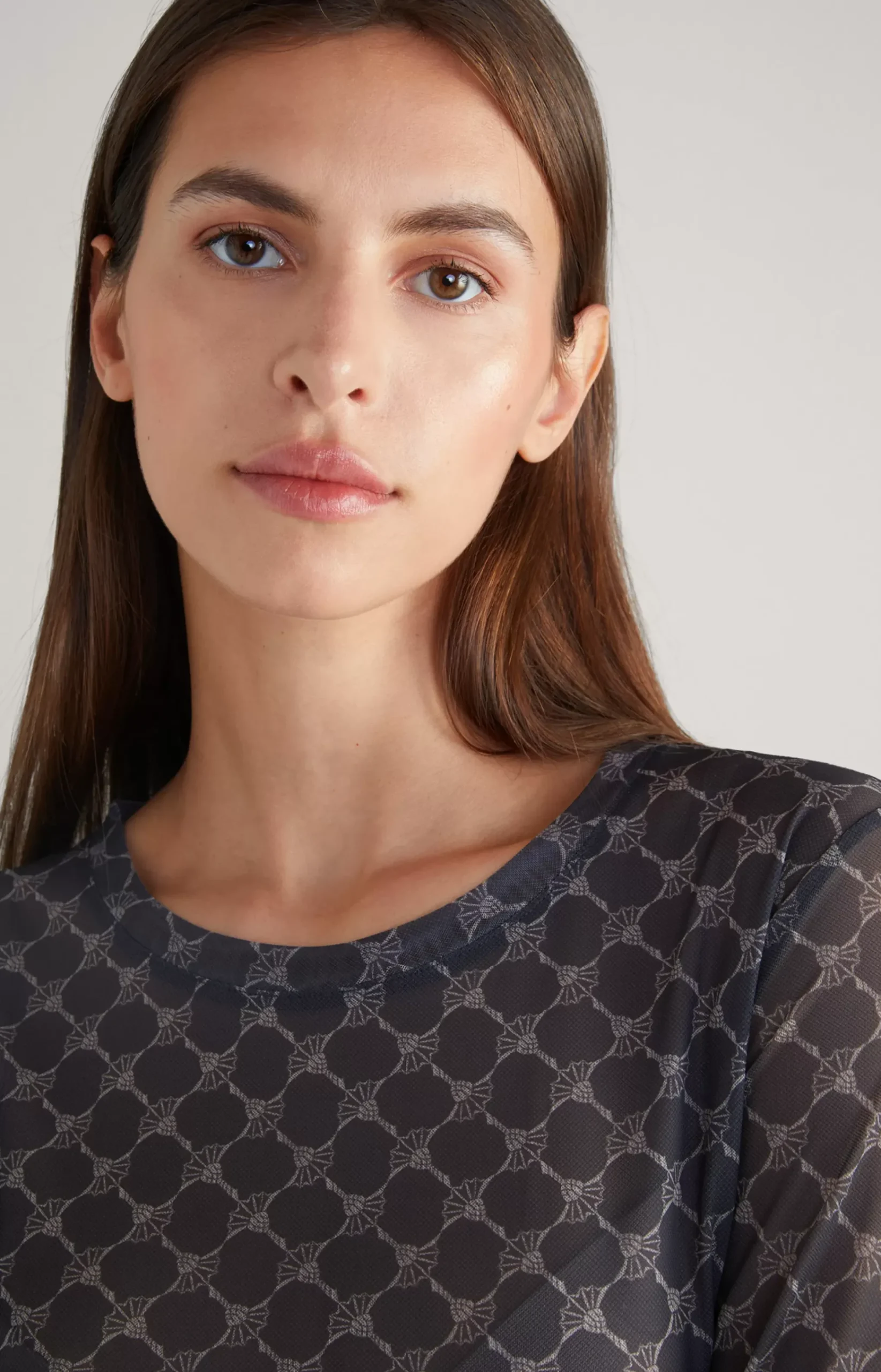 Mesh Long Sleeved Shirt in a Grey Pattern
