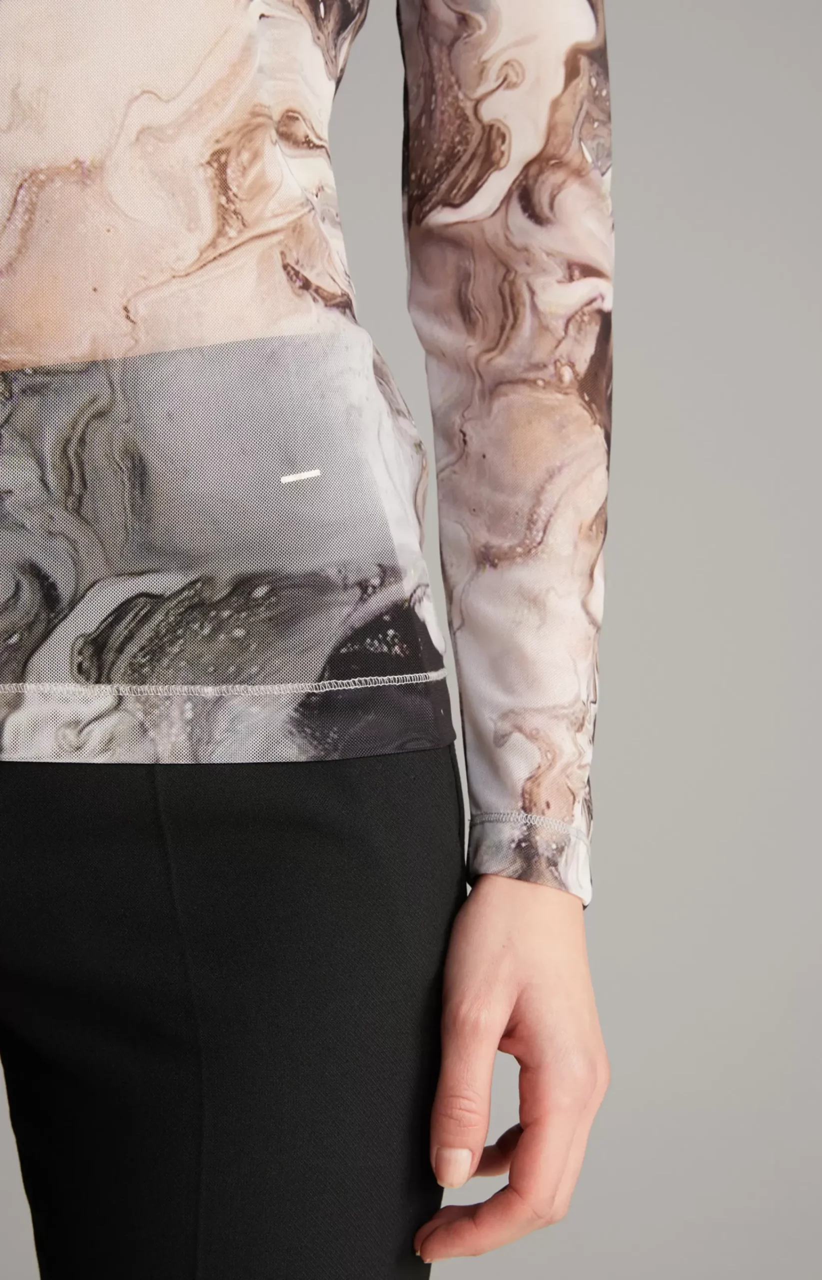 Mesh Long-sleeved Shirt in Off-white/Black