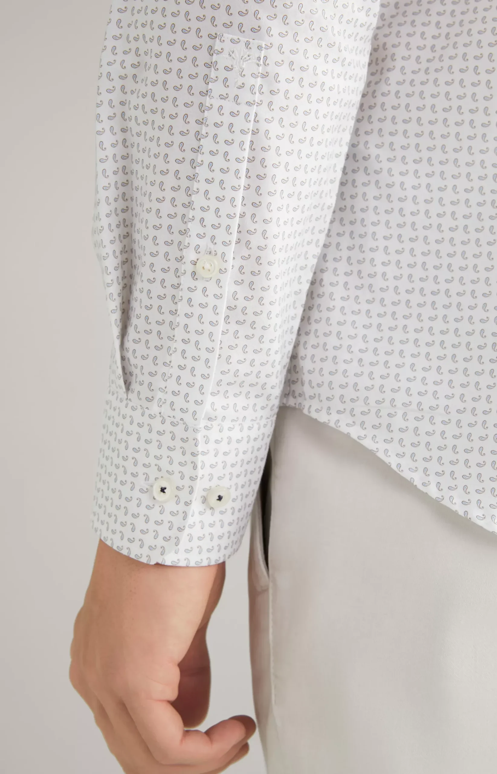 Pai Shirt in a White/Light Blue Pattern
