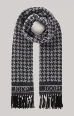 Scarf in a Black/Grey Pattern