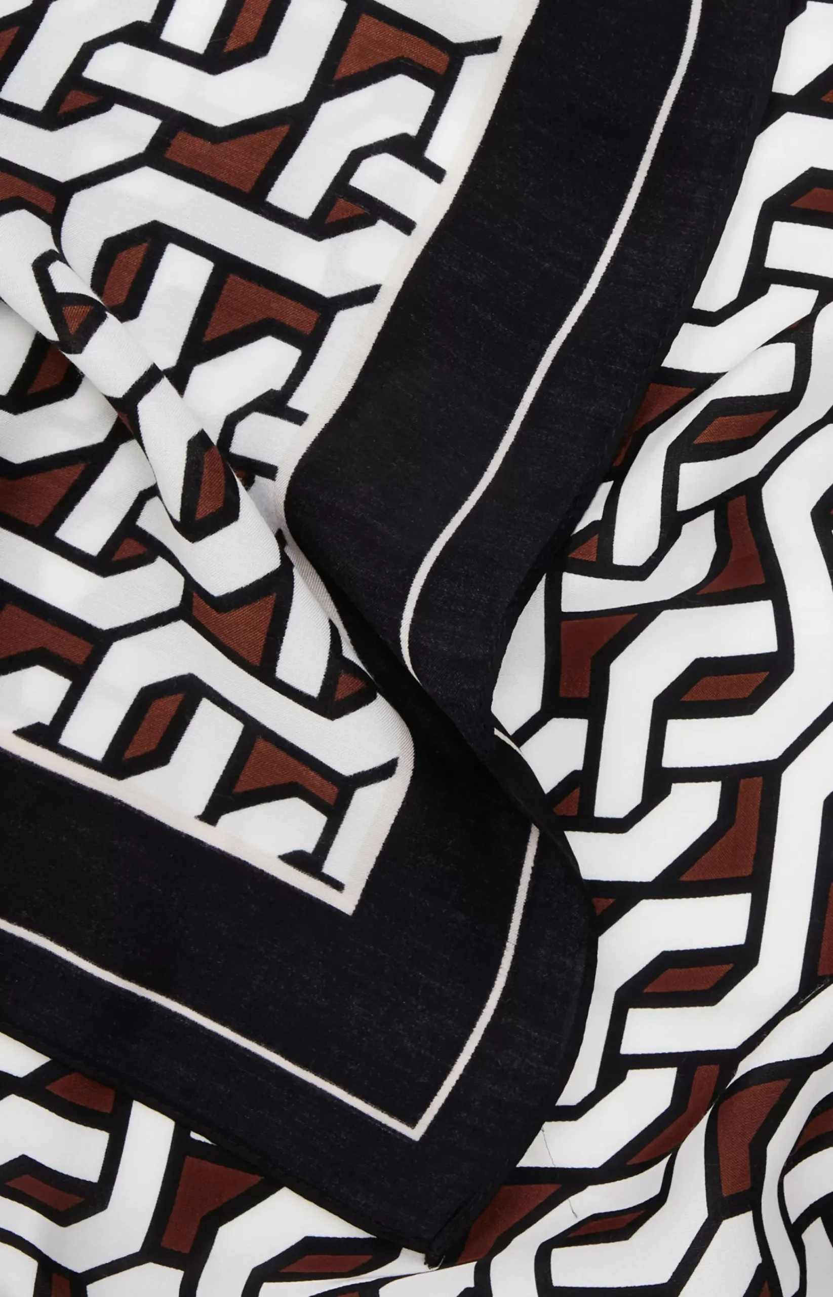 Scarf in a Black/White/Brown Pattern
