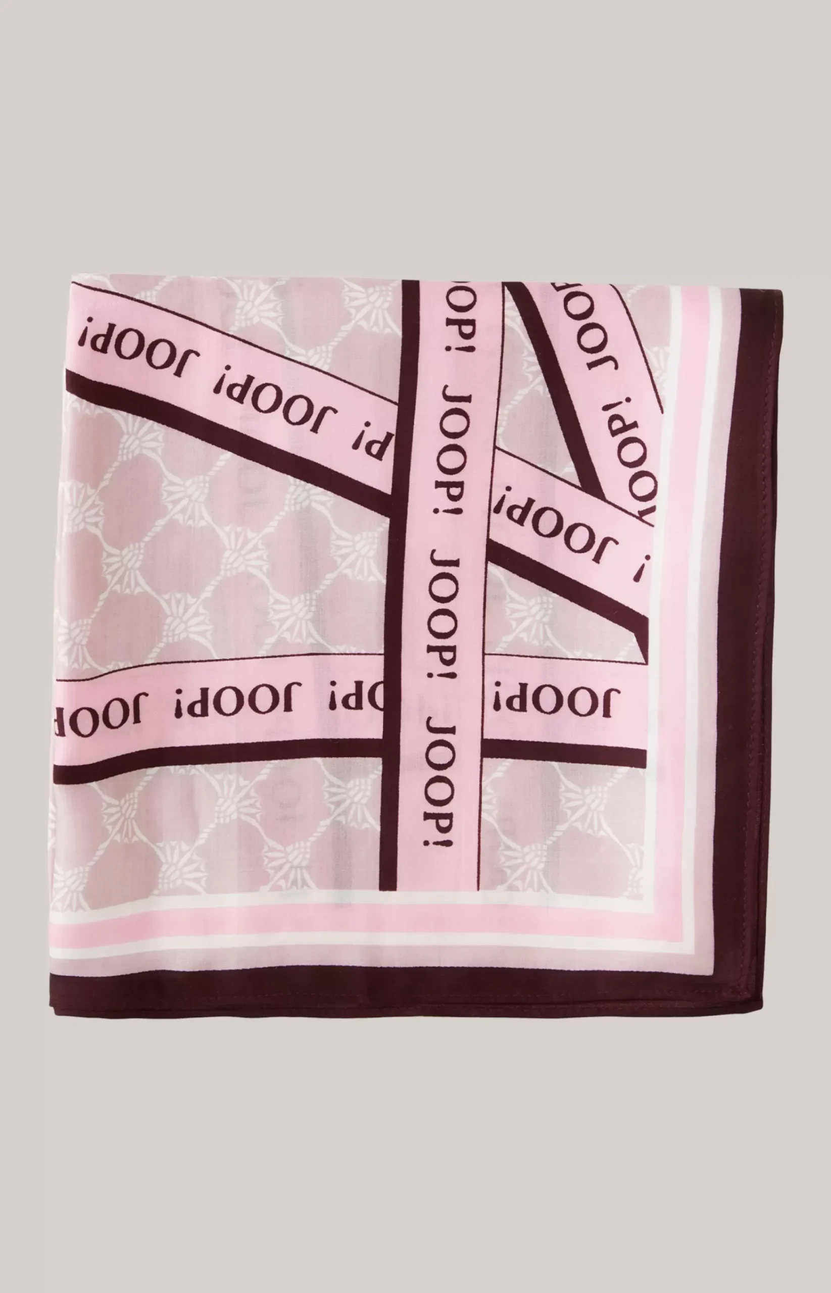 Scarf in a pink pattern