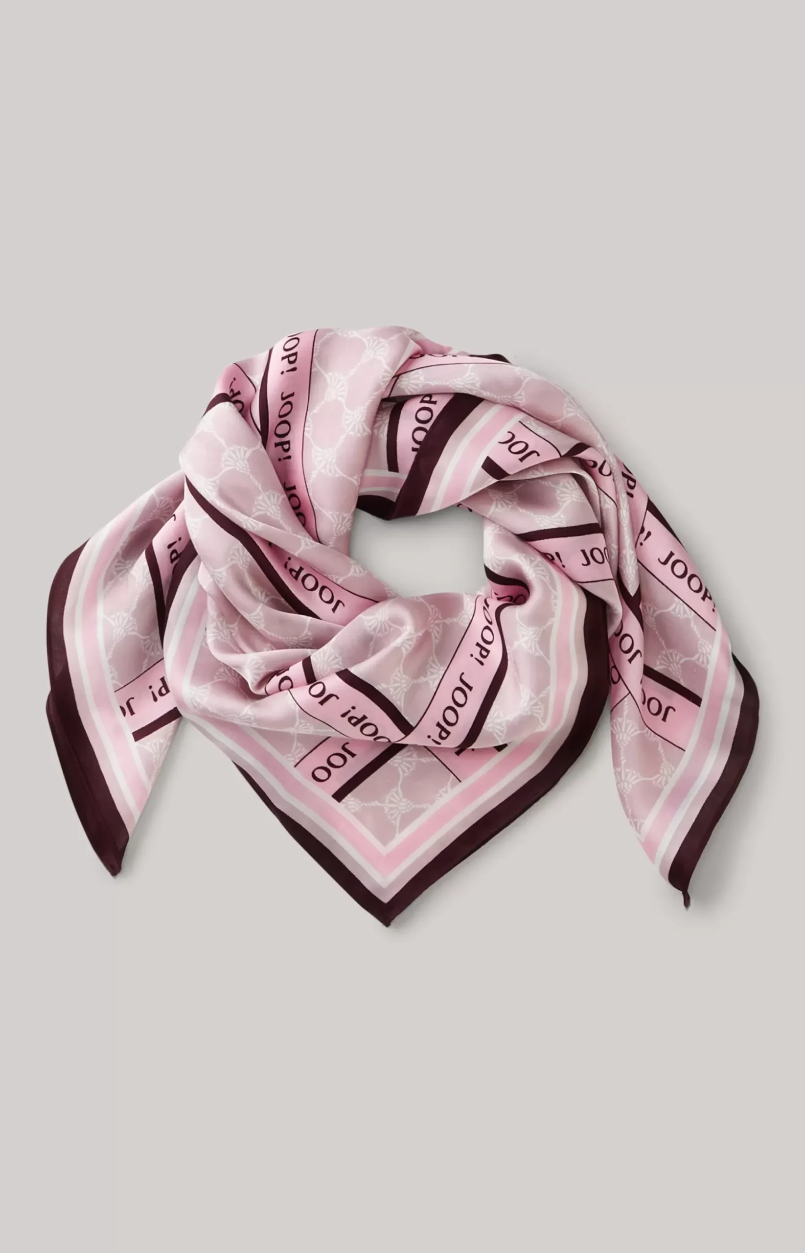 Scarf in a pink pattern