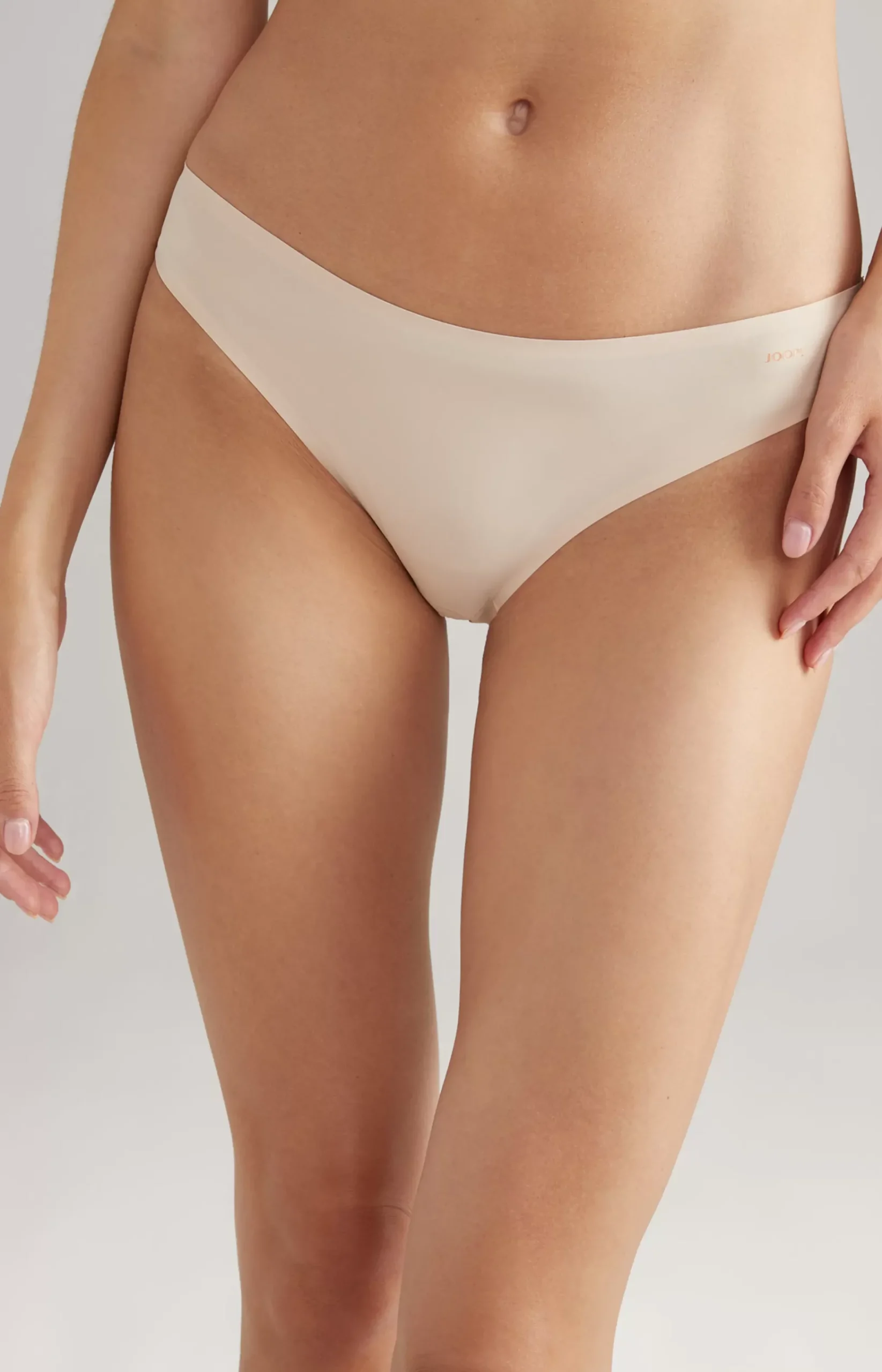 Seamless bikini briefs in nude