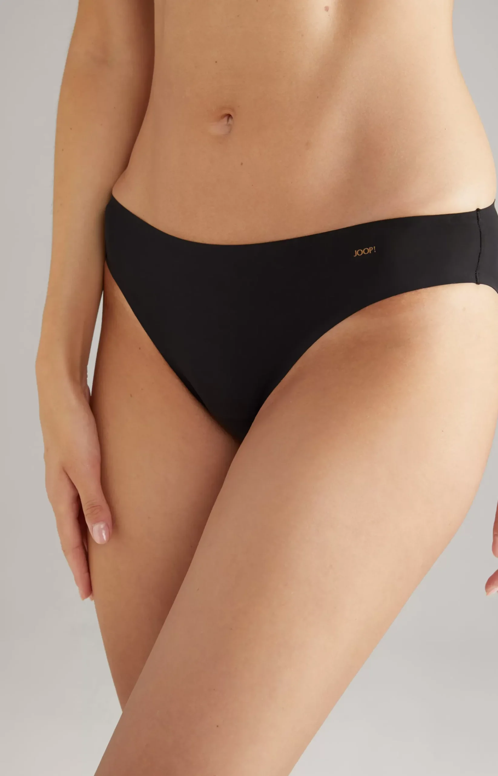 Seamless bikini briefs in black