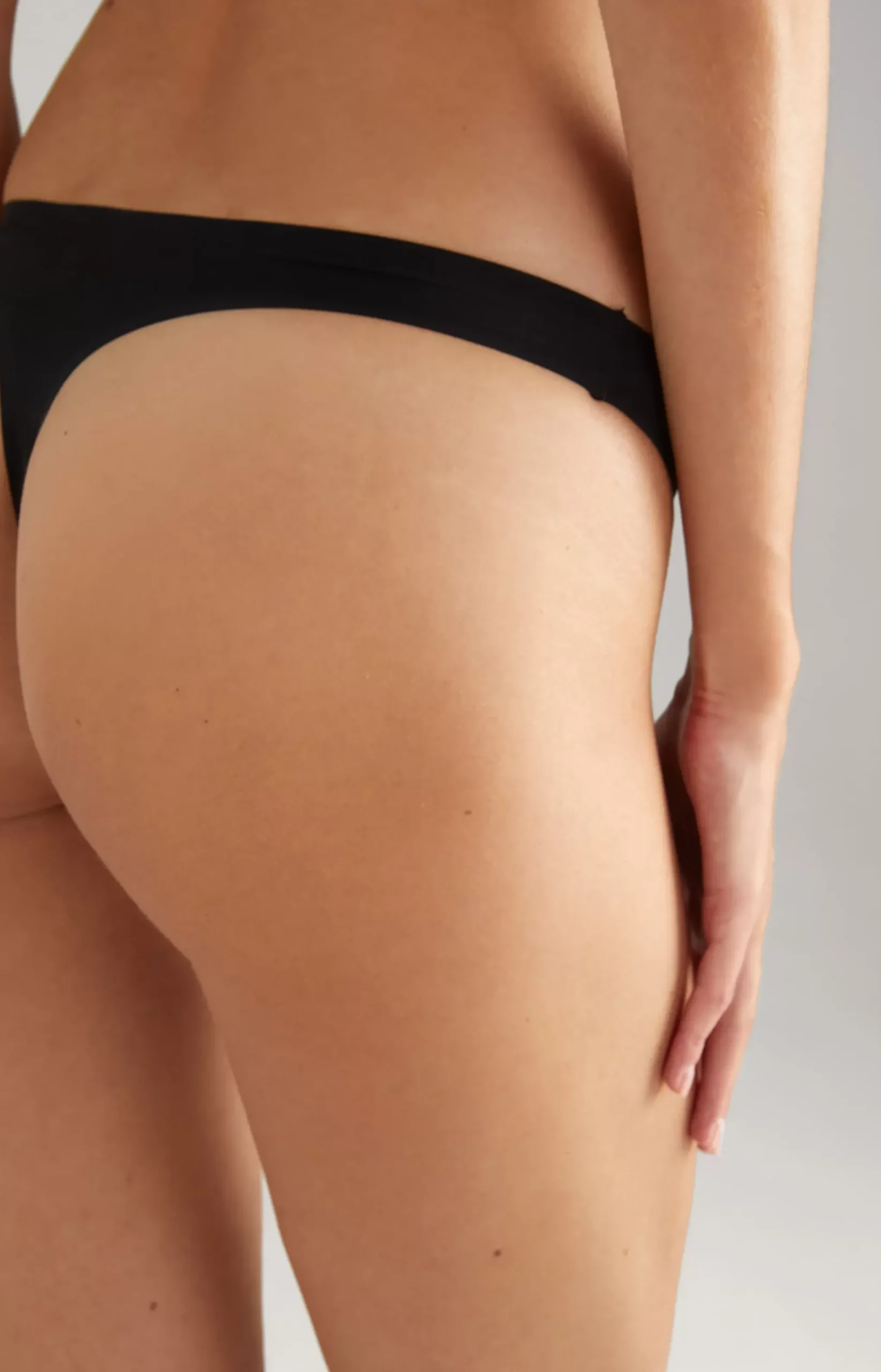 Seamless thong in Black