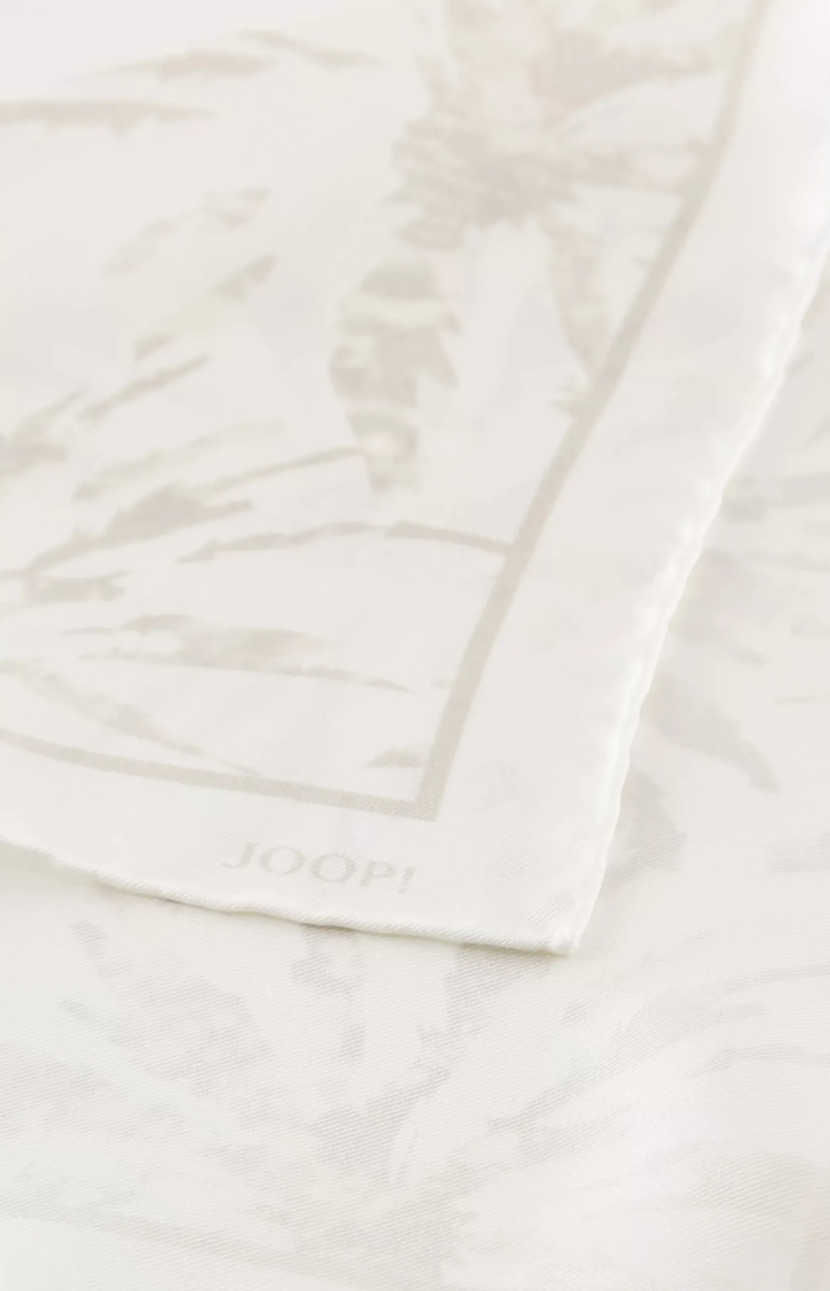 Silk pocket square in off-white