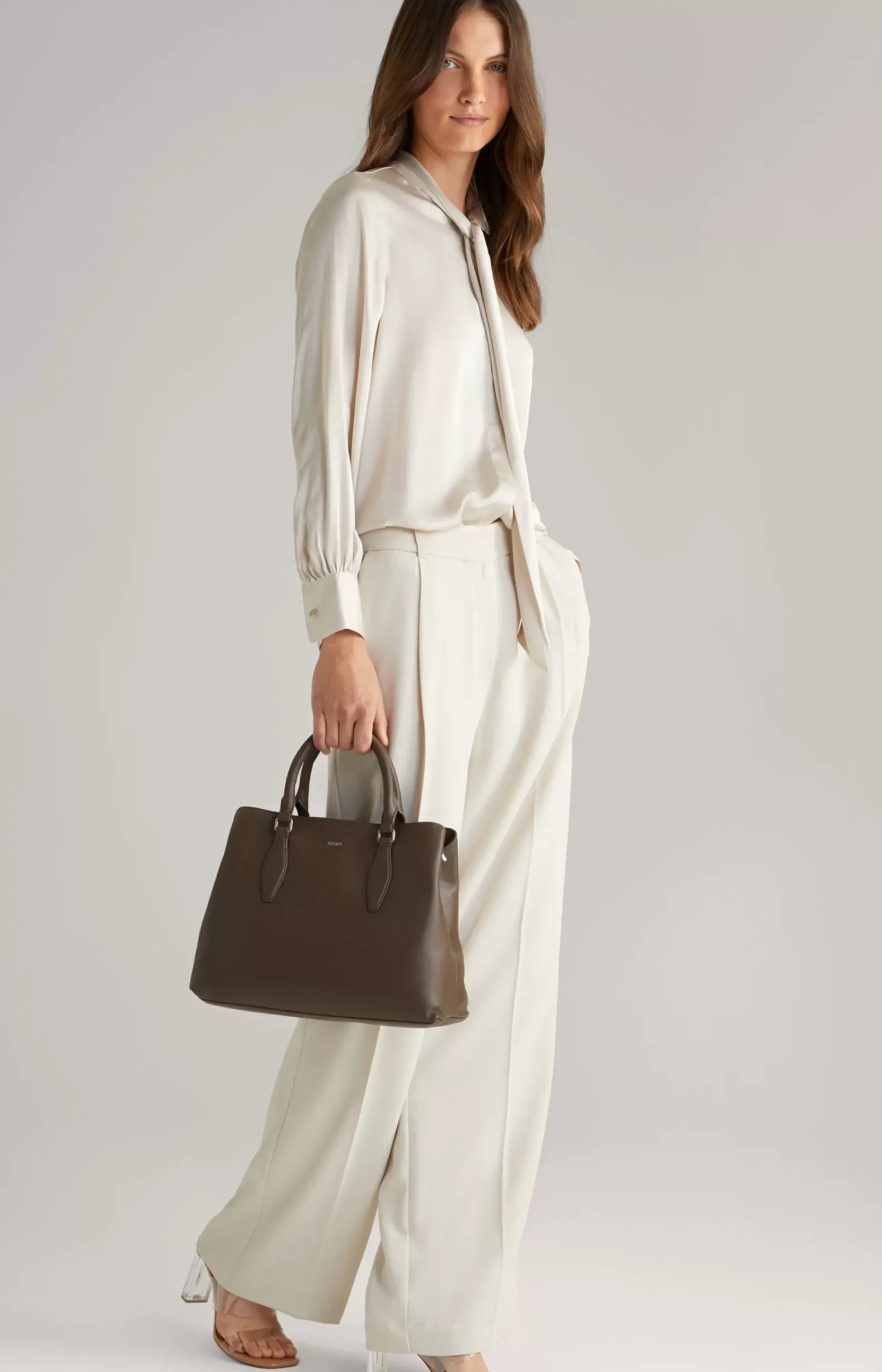 Sofisticato Emery Handbag in Brown