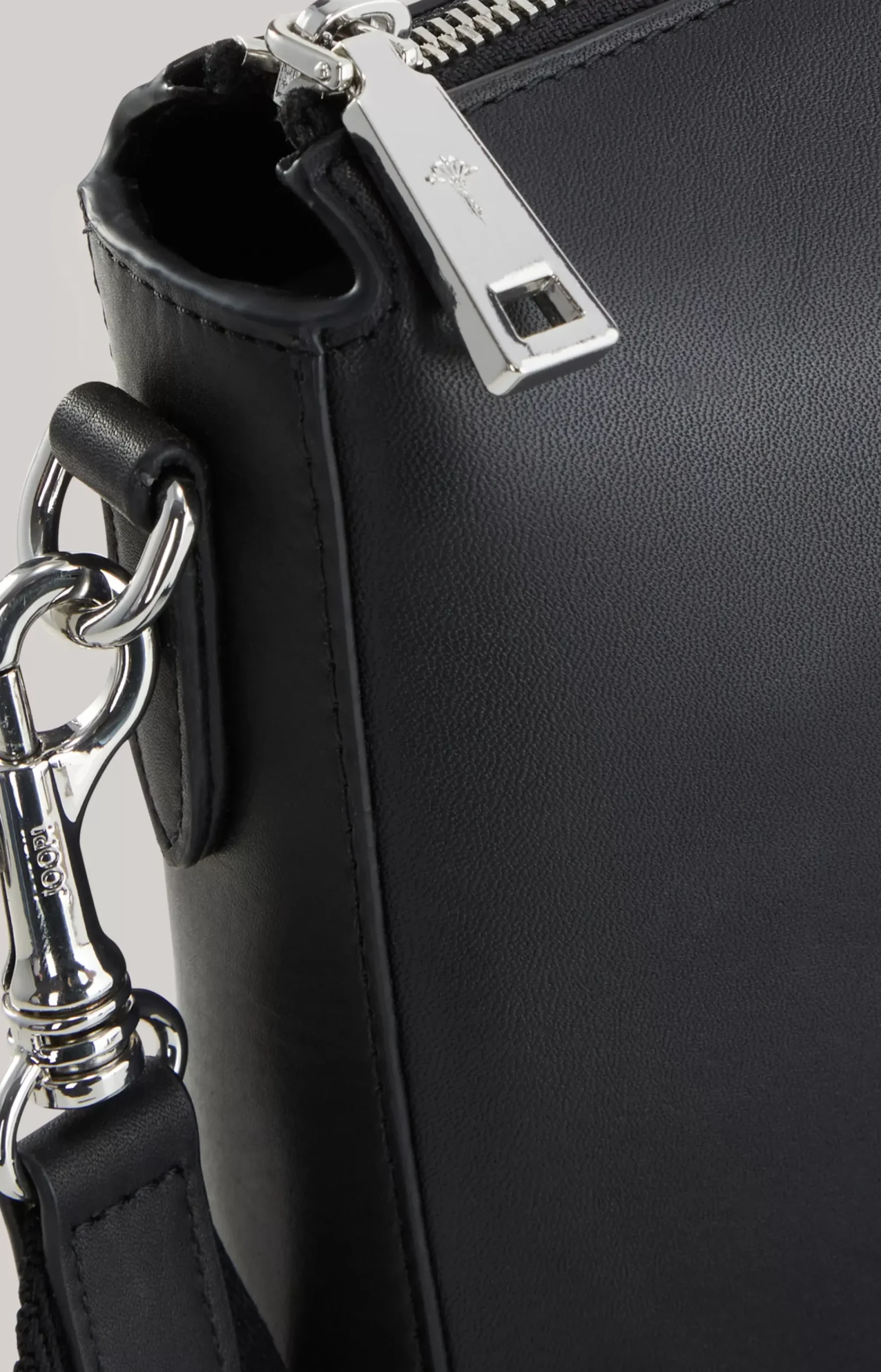 Sofisticato Jasmina Shoulder Bag in Black