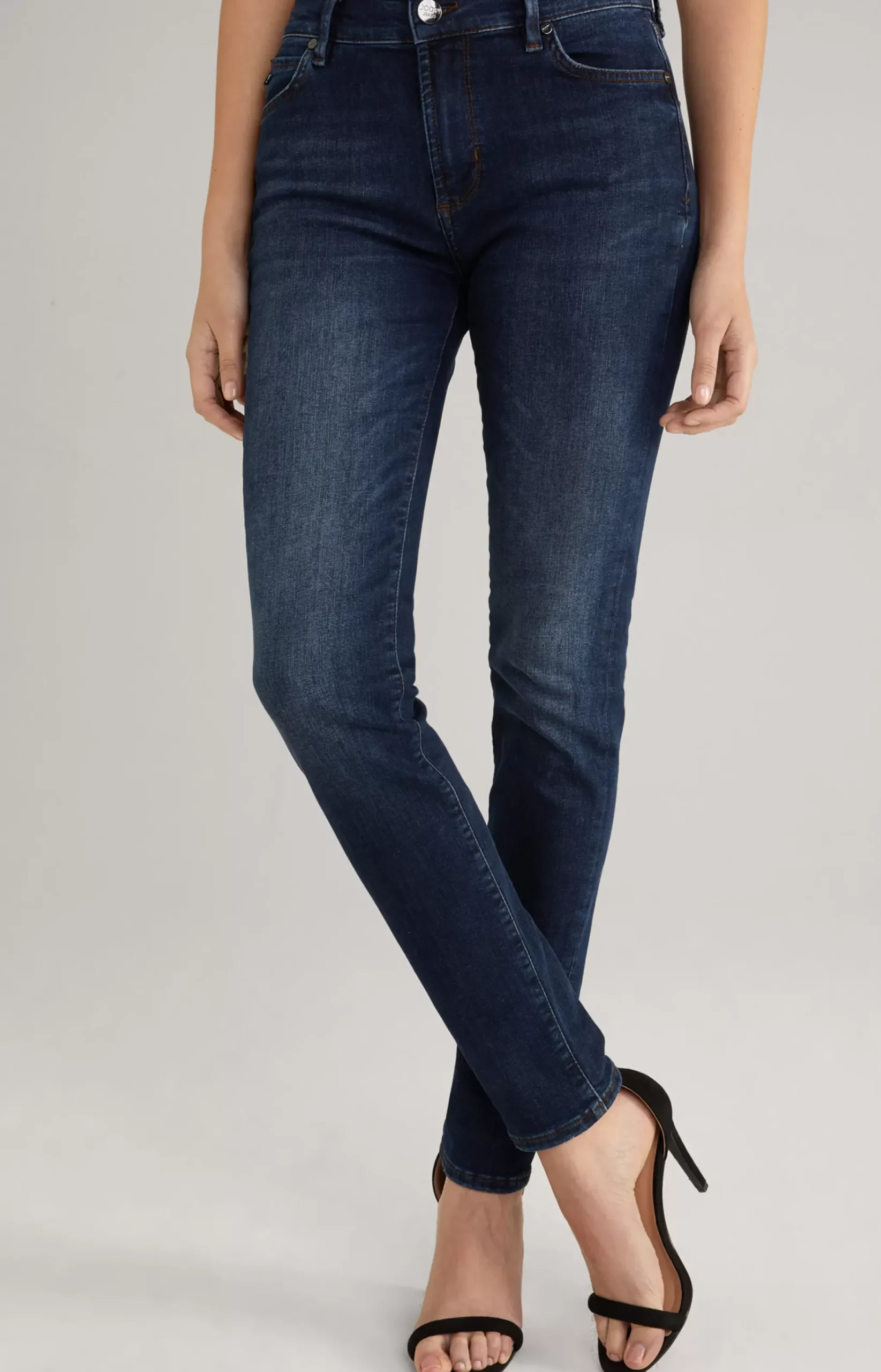 Sol Jeans in Dark Denim Blue