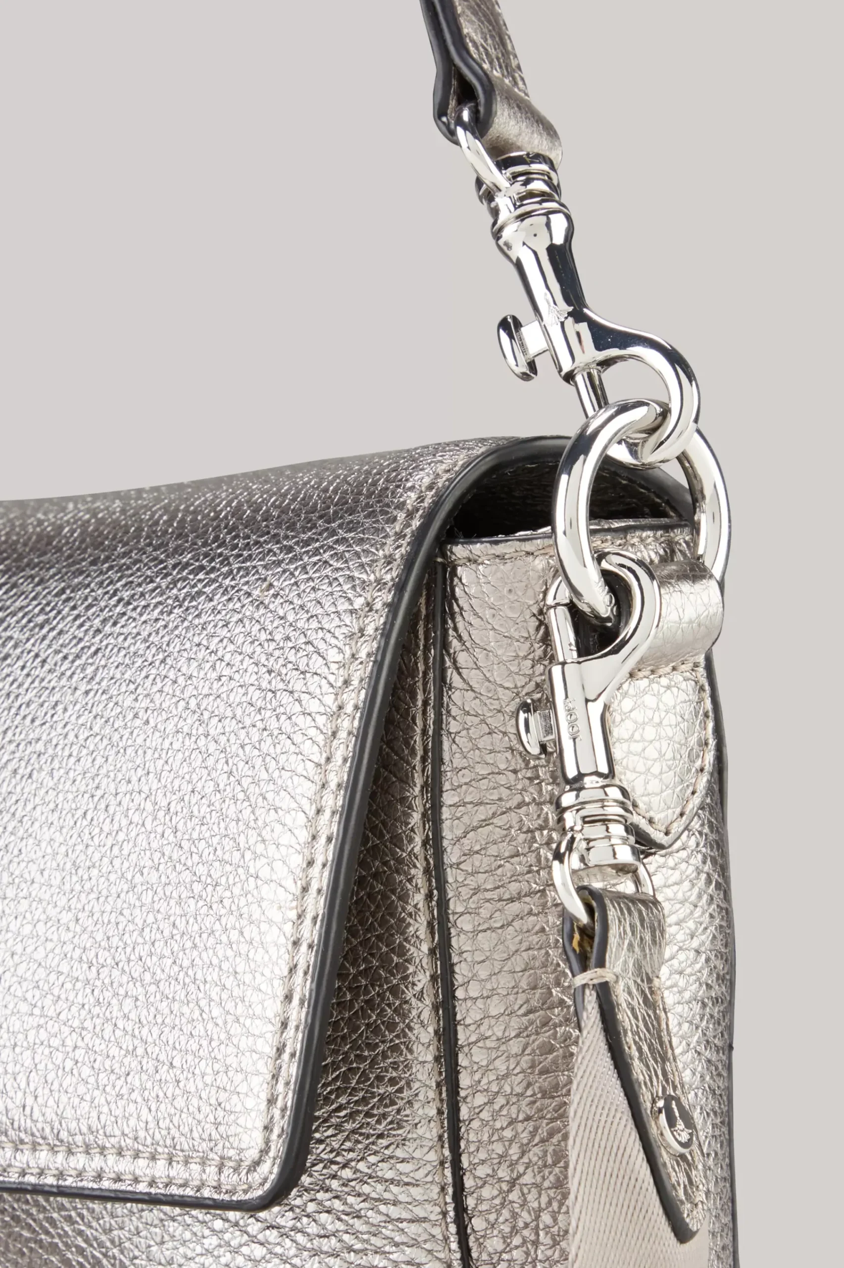 Splendere Muna Shoulder Bag in Silver
