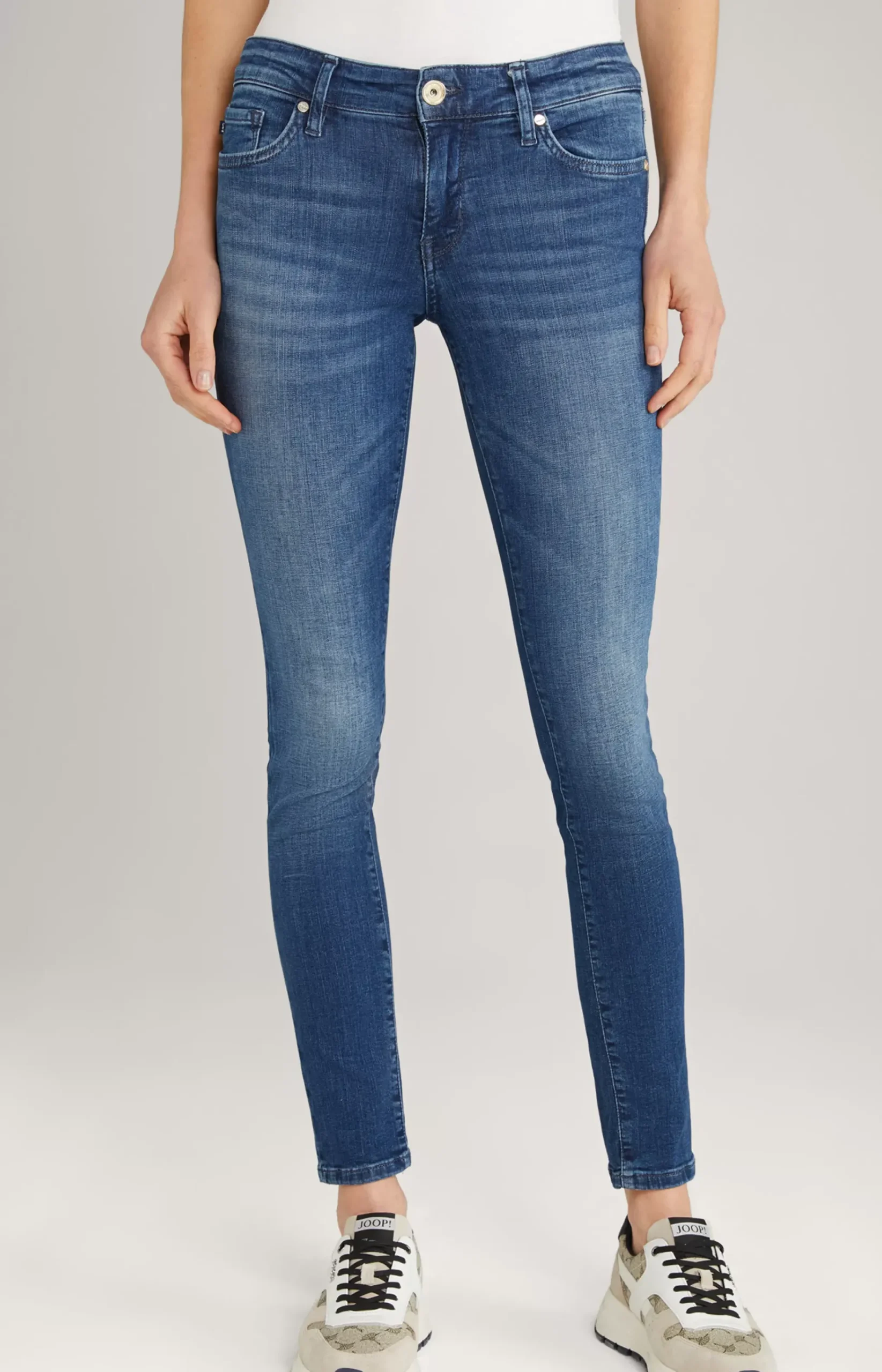 Sue Jeans in a blue washed look