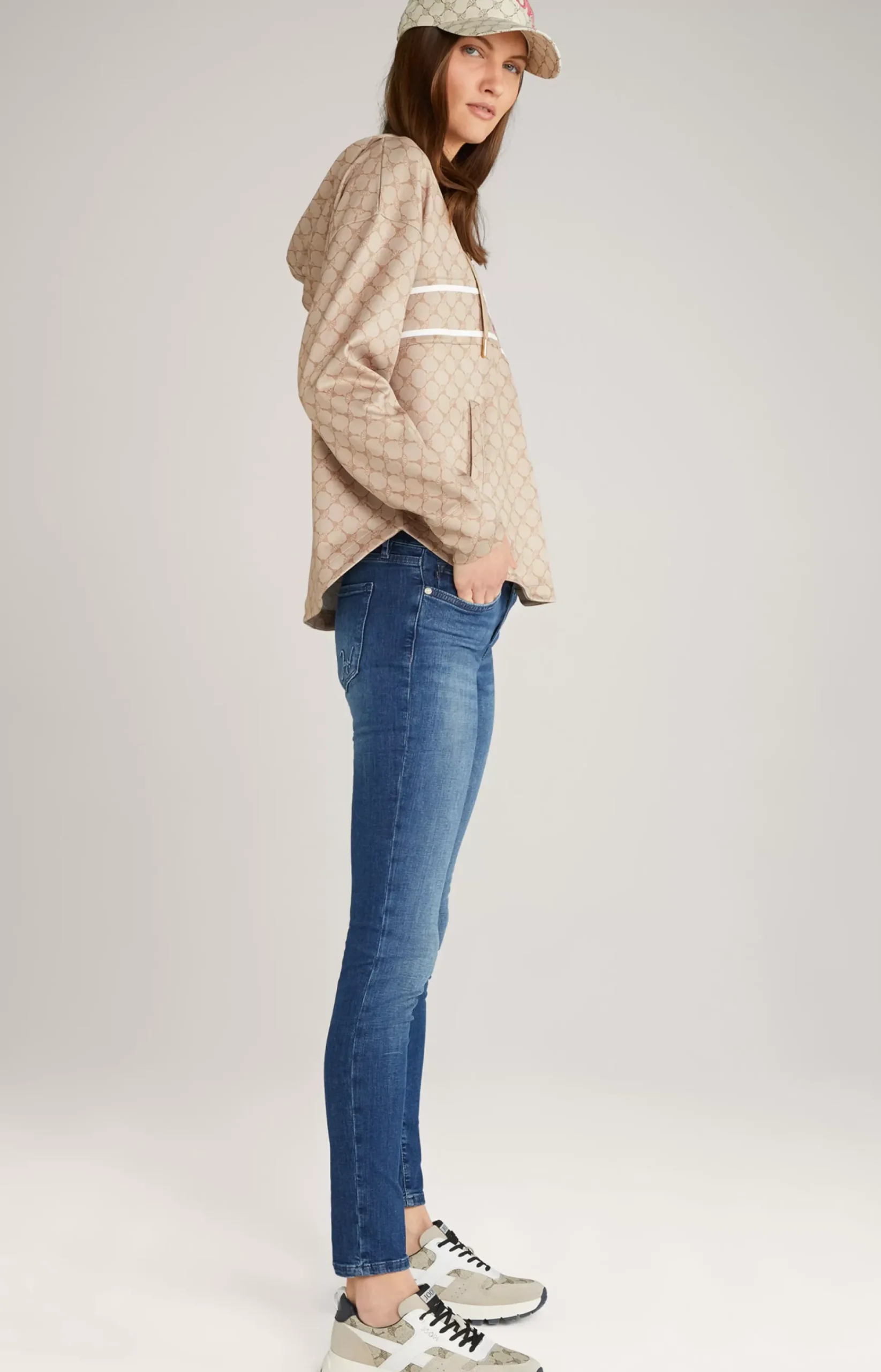 Sue Jeans in a blue washed look