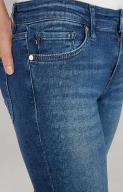 Sue Jeans in a blue washed look