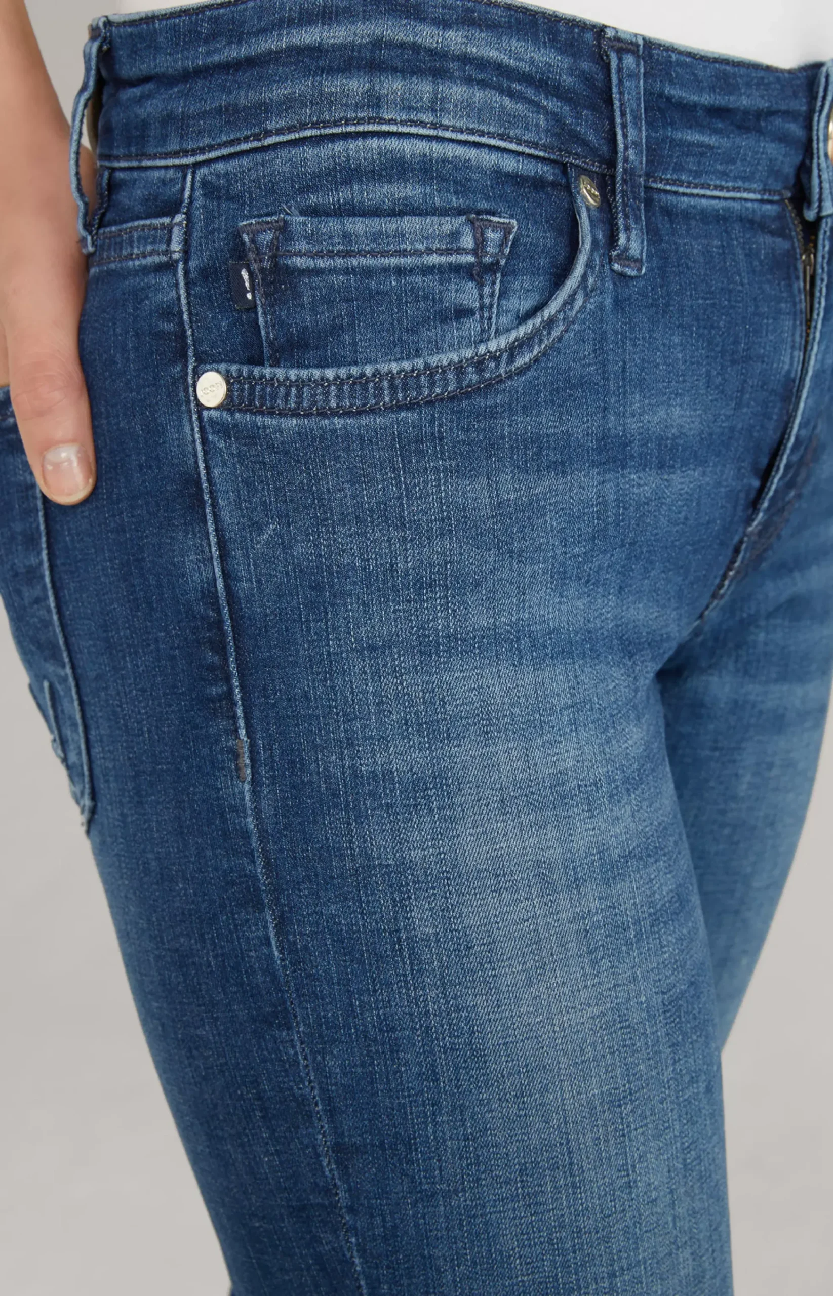 Sue Jeans in a blue washed look