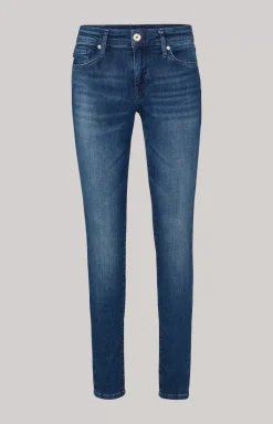Sue Jeans in a blue washed look