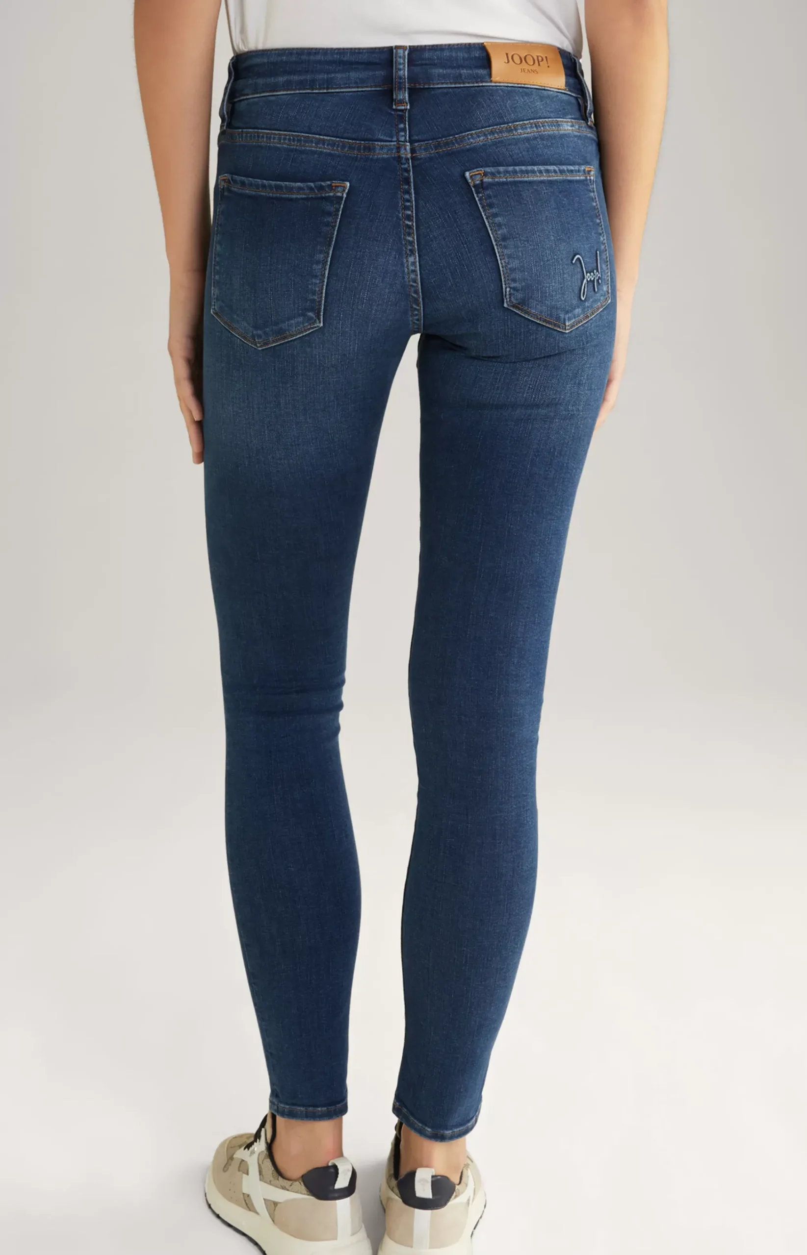 Sue Jeans in a Denim Blue Washed Look