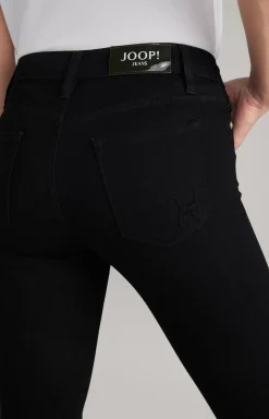 Sue Jeans in Black