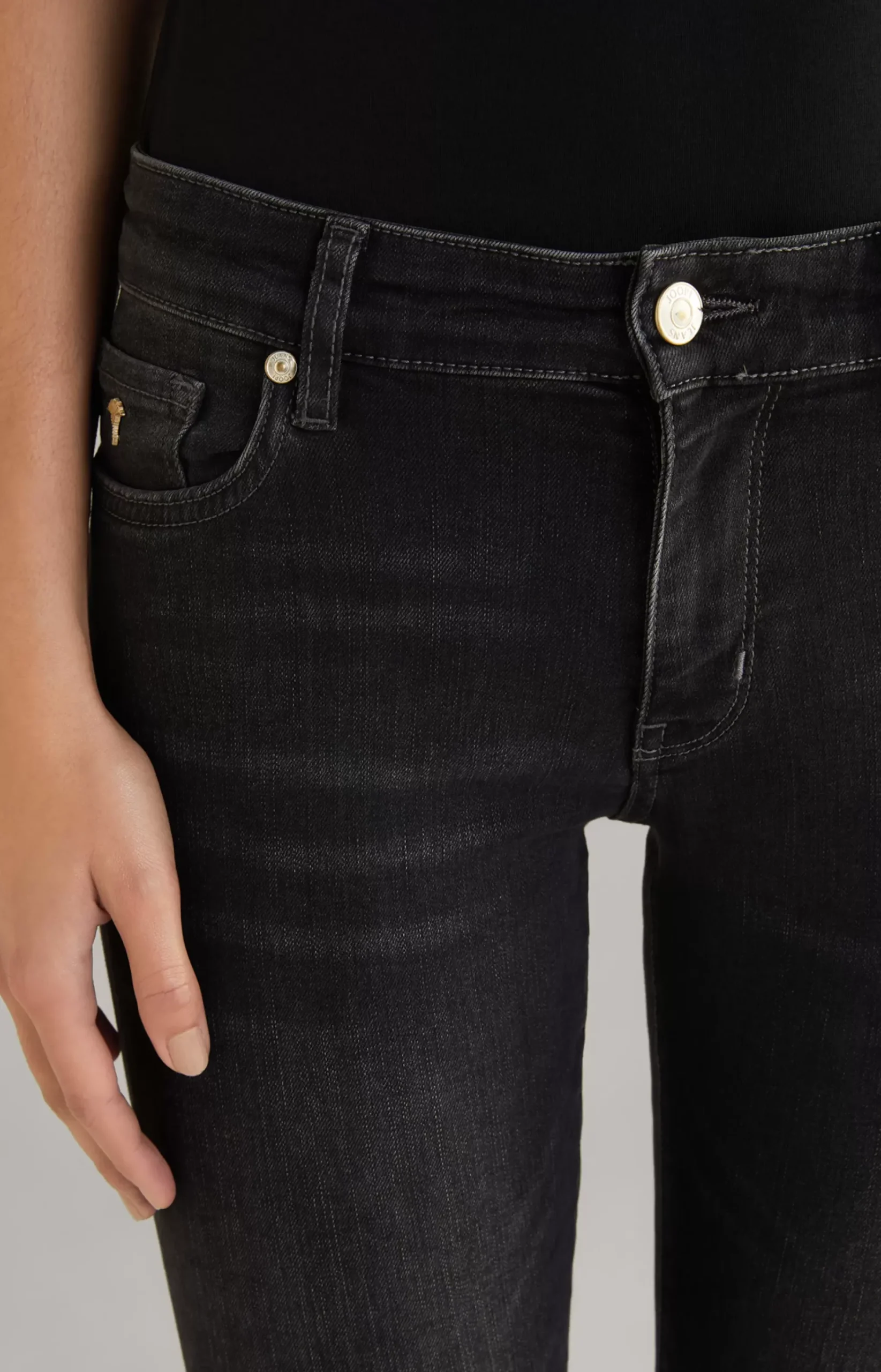 Sue Jeans in Dark Grey