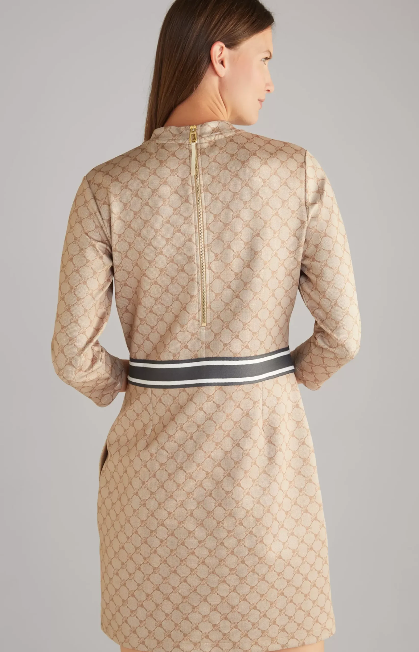 Sweatshirt Dress in a Beige Pattern