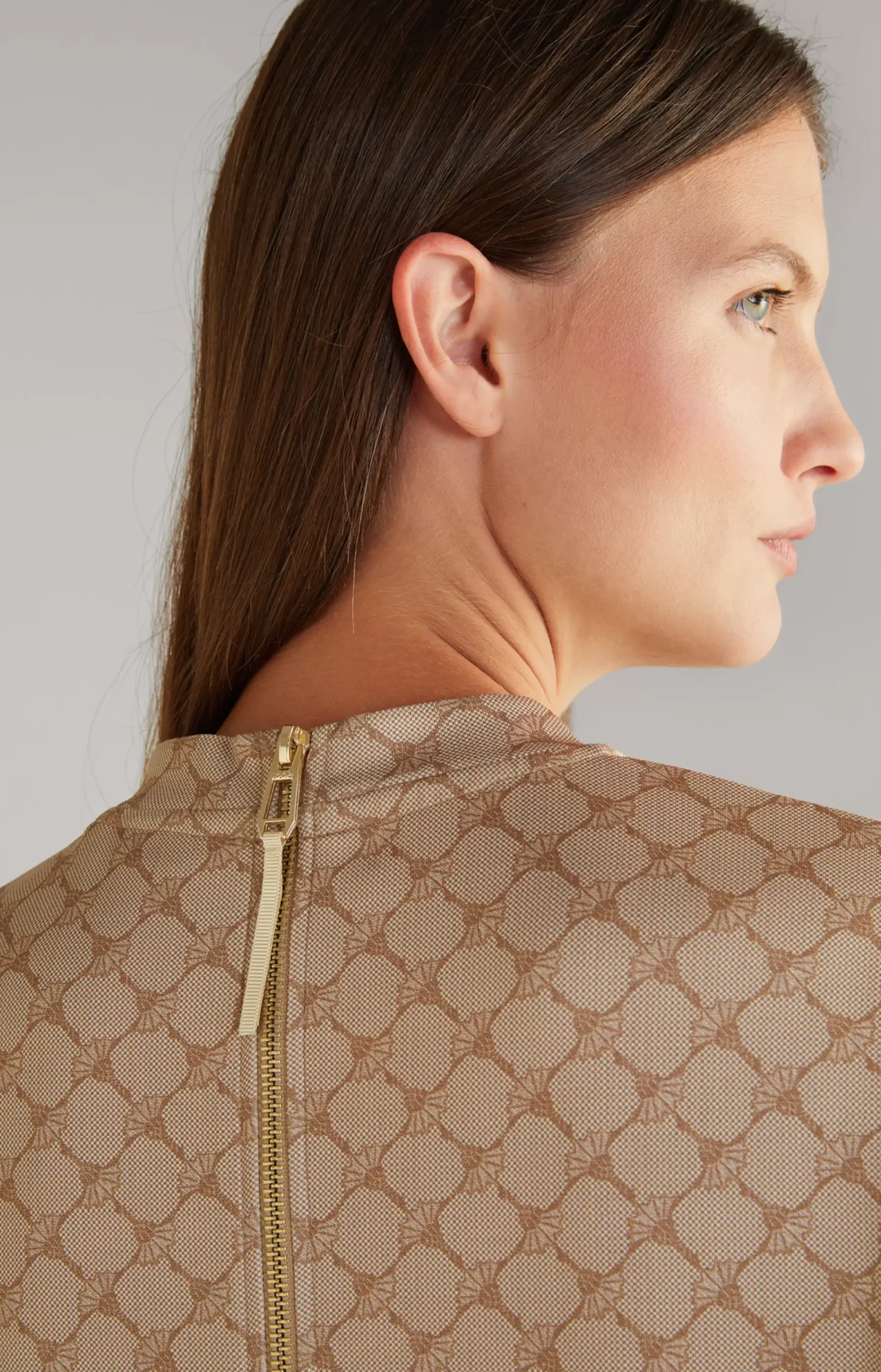 Sweatshirt Dress in a Beige Pattern
