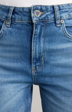 Tapered Jeans in a Blue Washed Look