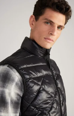 Vanor Nylon Quilted Vest in Black