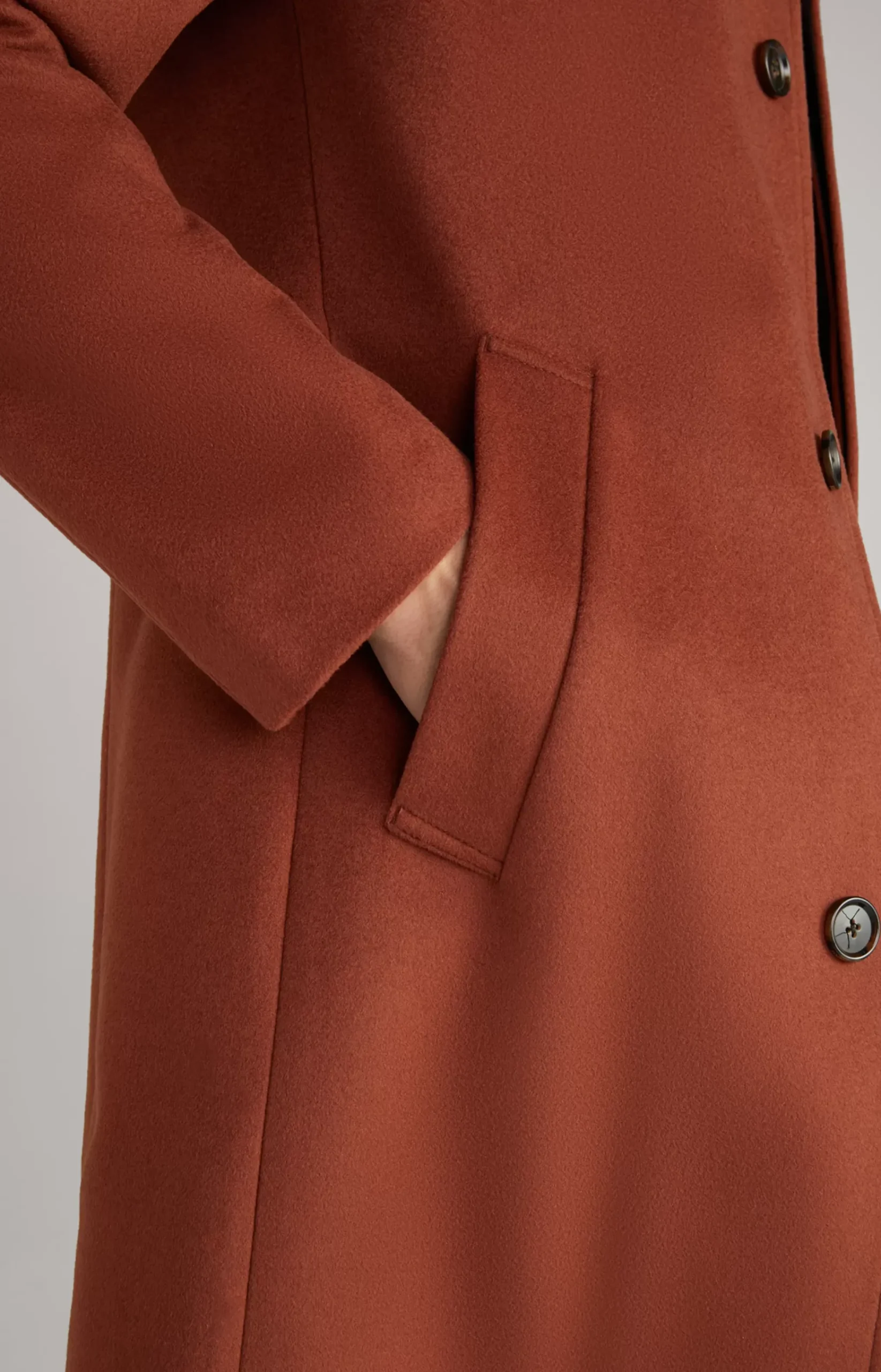 Varo Coat in Brown