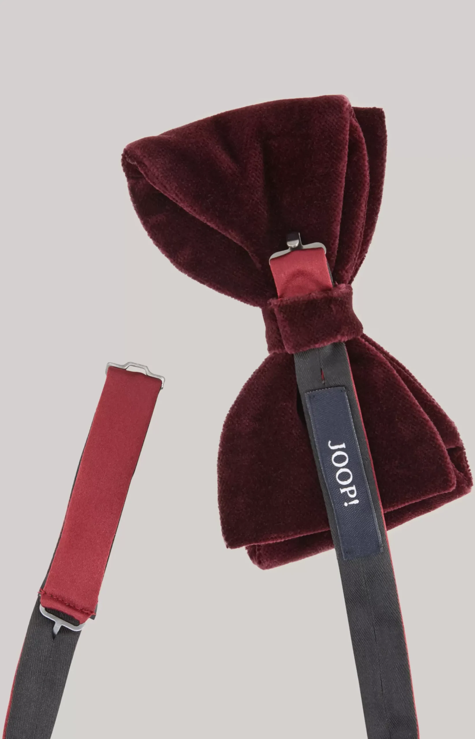 Velvet bow tie in dark red