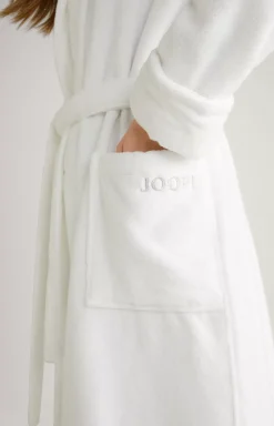 Women’s bathrobe in white